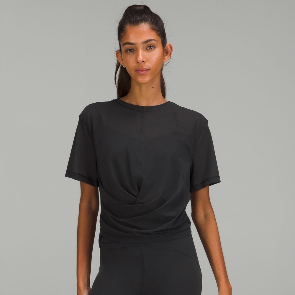 LuluLemon LIGHTWEIGHT MESH REVERSIBLE YOGA T-SHIRT, Black, Women’s Size 6
